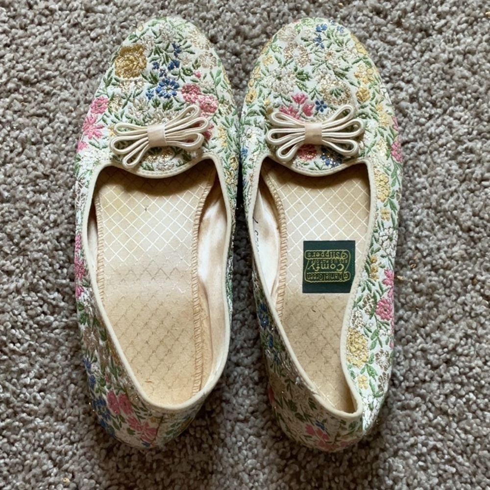 Woman’s DANIEL GREEN slippers